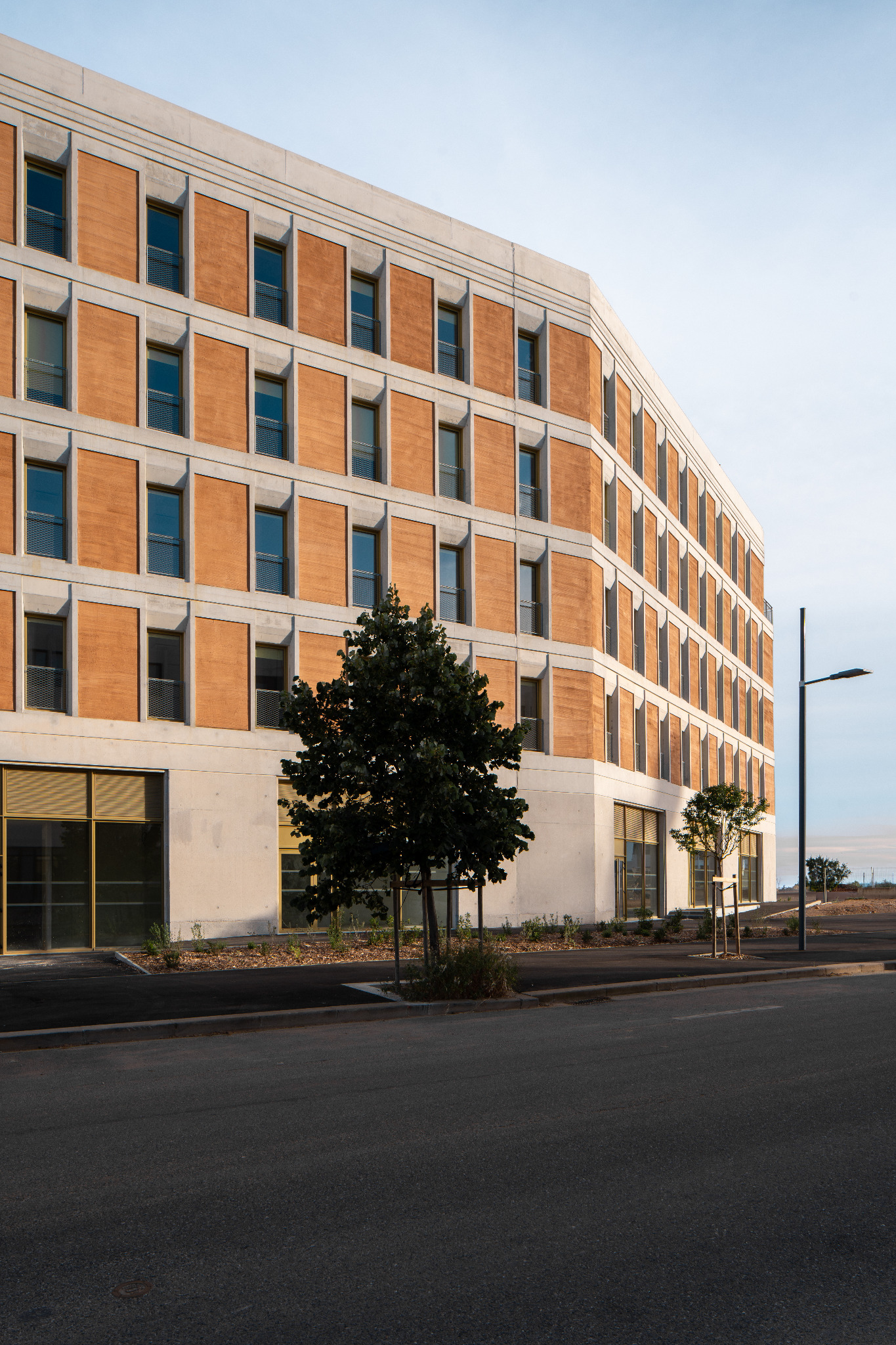 Façade urbaine d’un immeuble de bureaux