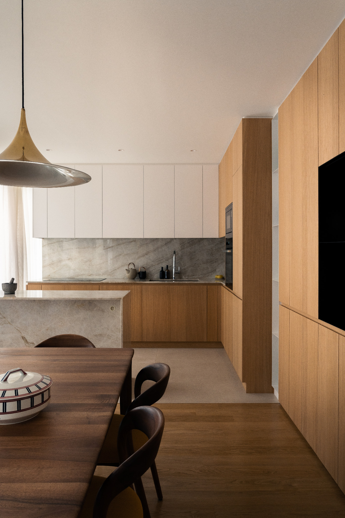 Cuisine et salle à manger en bois clair